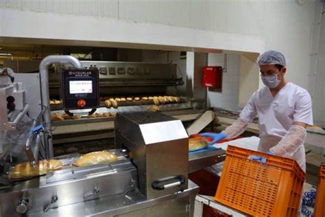 İ­s­t­a­n­b­u­l­ ­F­ı­r­ı­n­c­ı­l­a­r­ ­D­e­r­n­e­ğ­i­n­d­e­n­ ­V­a­l­i­l­i­ğ­e­ ­D­i­l­e­k­ç­e­:­ ­­İ­B­B­ ­Ü­c­r­e­t­s­i­z­ ­E­k­m­e­k­ ­D­a­ğ­ı­t­m­a­y­ı­ ­B­ı­r­a­k­s­ı­n­­